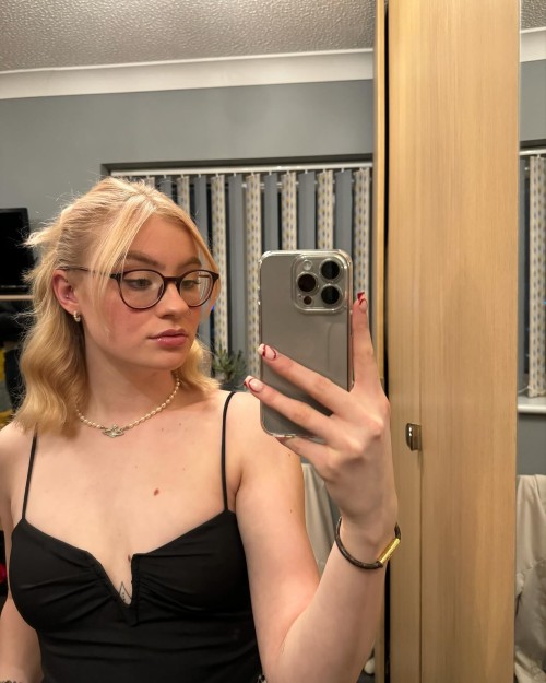 ebony.jayne_1702497074_3257103994827808804_14029892962d813d4fdfcf7851.jpg
