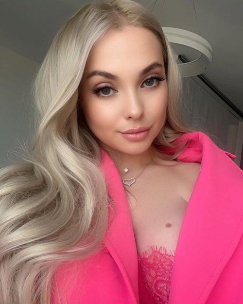 elena top insta 07102025 0031