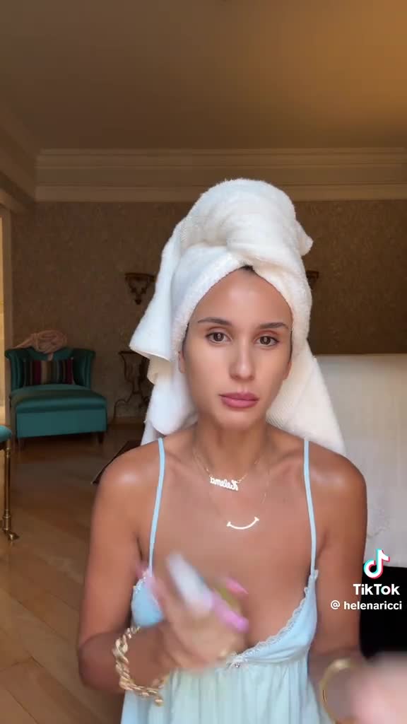 fc25b5d15aef67713a22cf2be97115cd91a47589c5c201e5.mp4