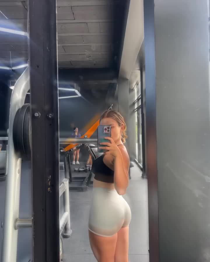 fiorellaretiz_1740844279_3578783573777472097_50870826615e1261a2483cda4.mp4
