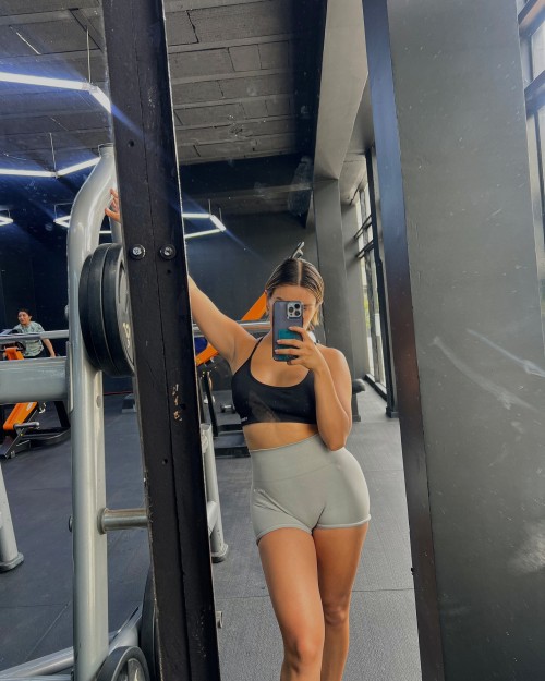 fiorellaretiz_1740844279_3578783657579725031_508708266c41ce79644e7d2f2.jpg