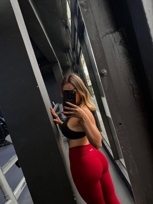 fiorellaretiz_1755023277_3697725720809422276_5087082664f2d80fa00f2875e.jpg