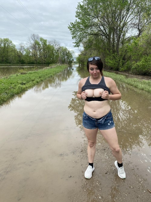 flashing-road-flooded-figured-id-get-my-tit-s-out-yjisbgca21635a49556273.jpg