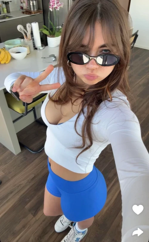from-her-snap-insta-stories-v0-zxhi5naard1f1-160009e6ad06fe0dd.webp