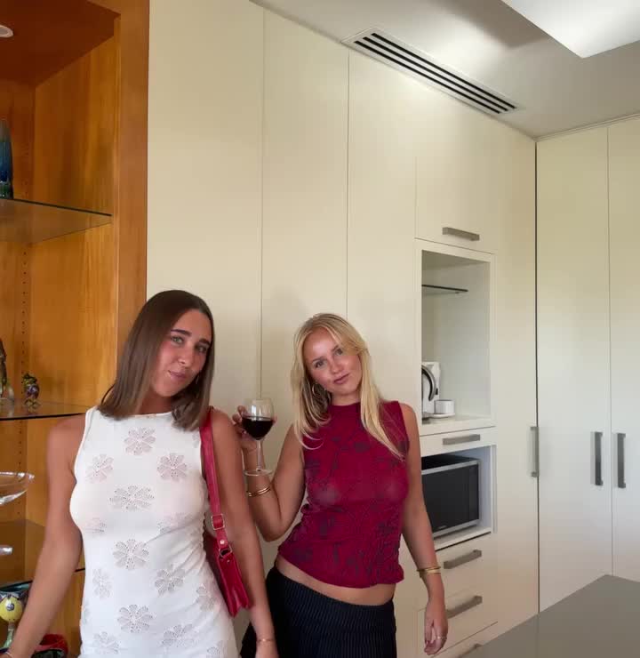 genevievefrankk-cant-hold-a-camera-straightc521c0be7262f6ec.mp4