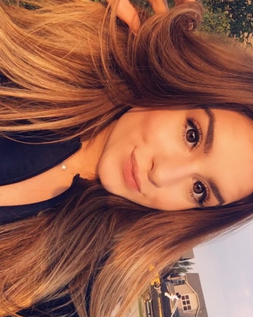 giuliahere photo Bl9UZglBcAV 20250120 102244 37706110