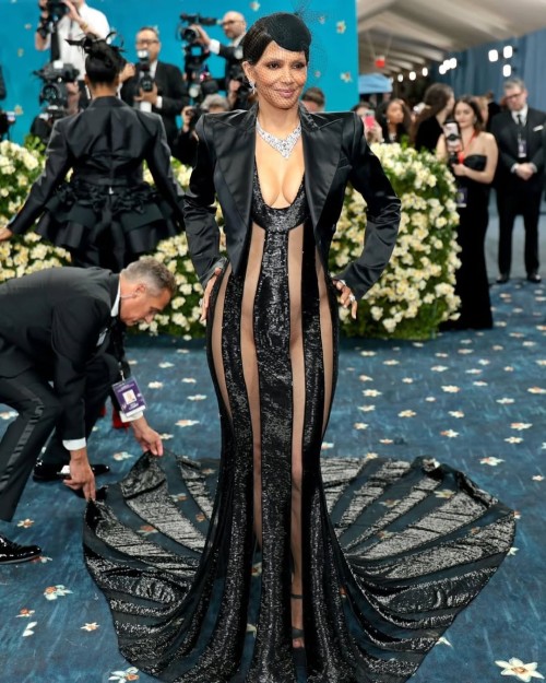 halleberry-halleberry-Met-Gala-2025-21a0ec2aa66b1bebd.jpg