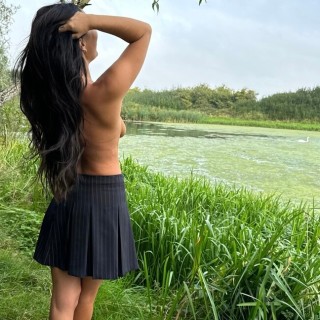 holly-lauren-2-0_0009__01a7582e481377f4af