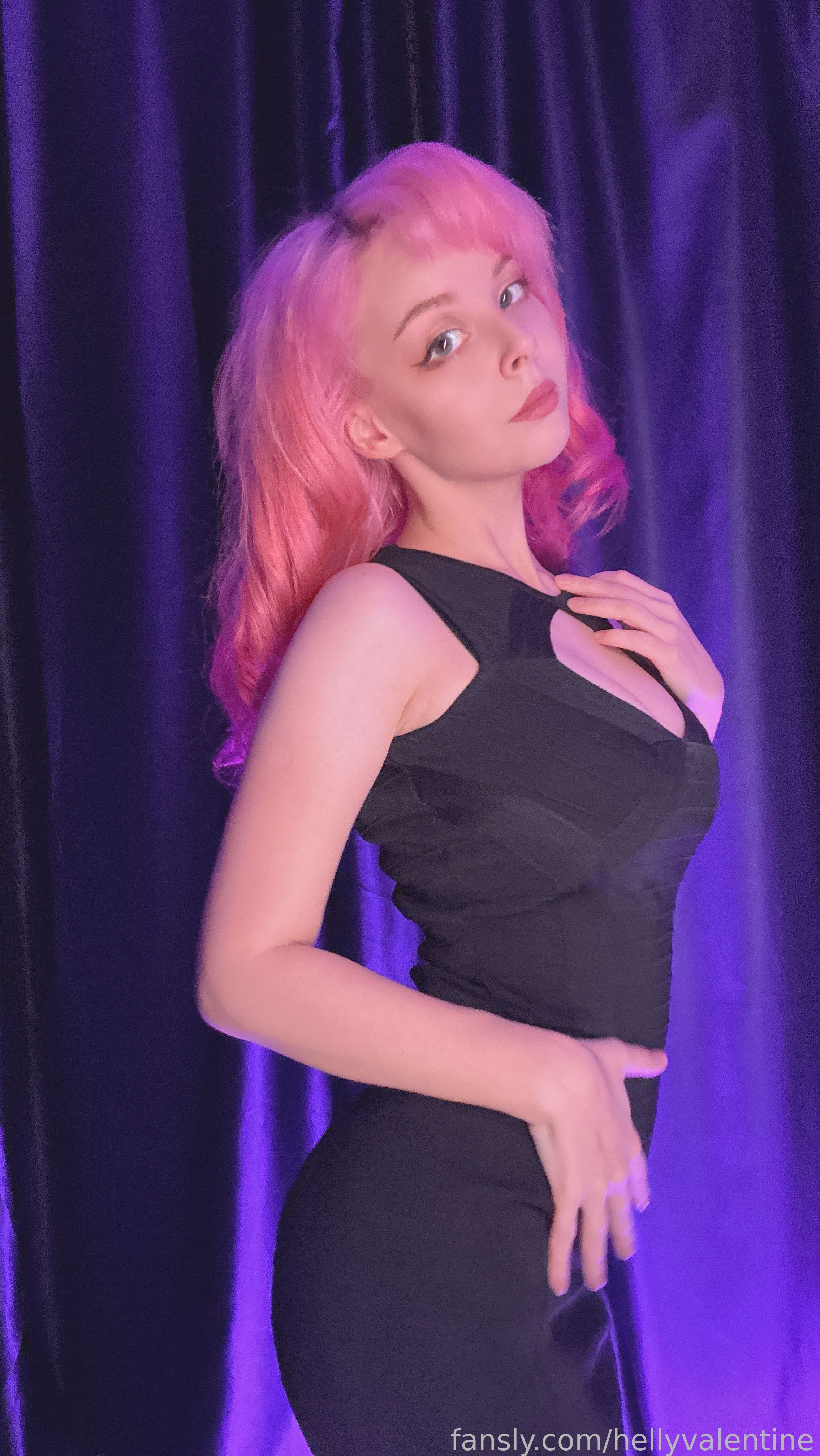 2024.11.29 black dress  (10).png