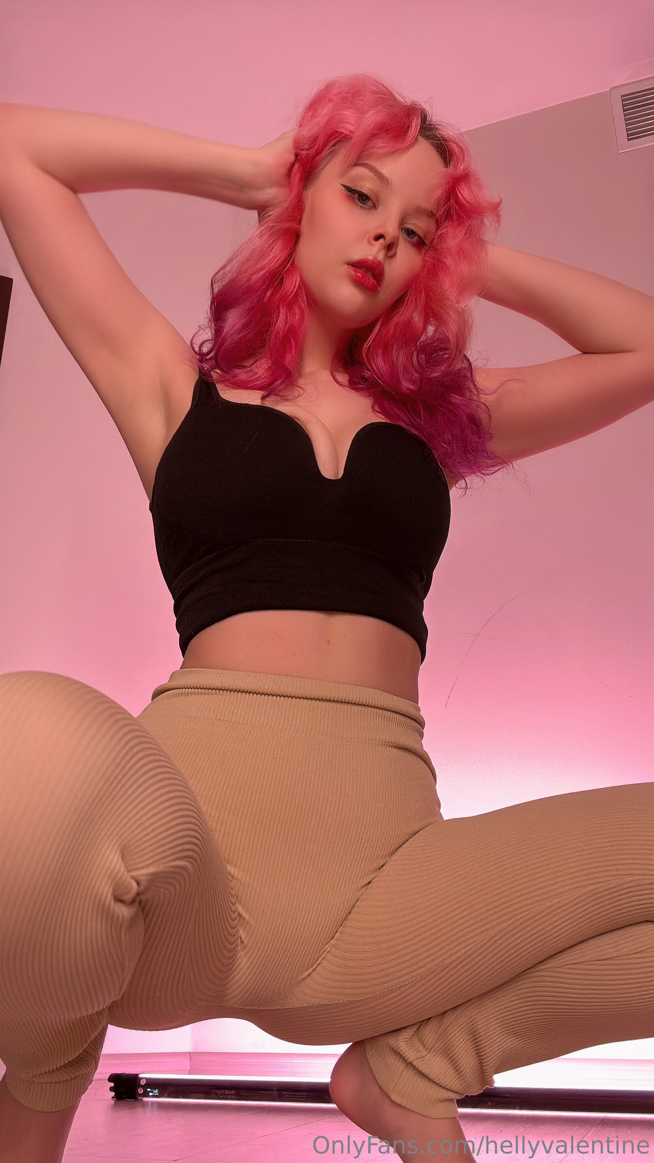 2025.02.13 tight workout outfit 3.jpg