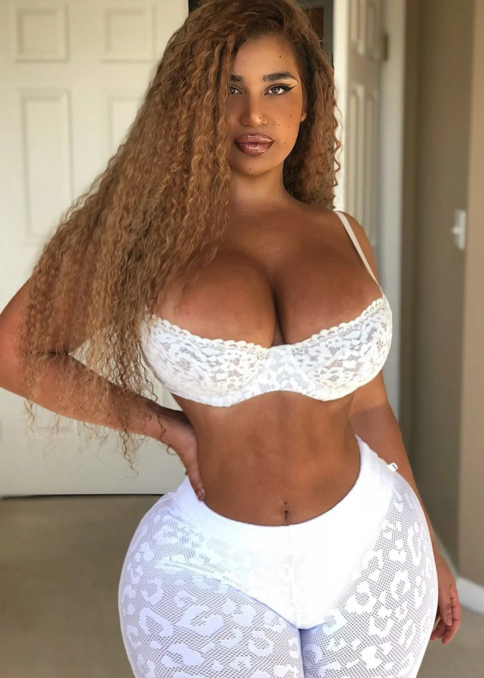 Carmela Habibi13.webp