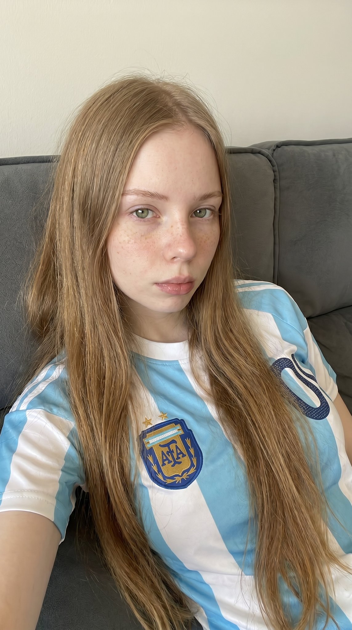 HJwuQcLWAAA5xv5.jpg