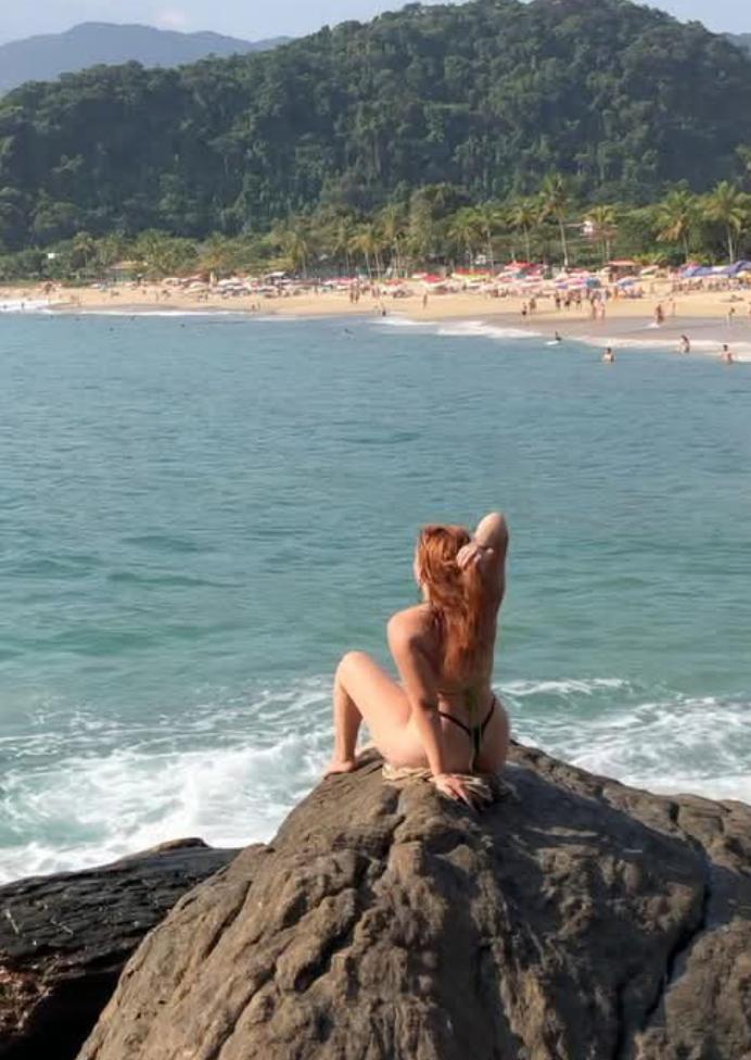 @geovanagranziera / snowfoxie / Snowbb / Geovana Neves