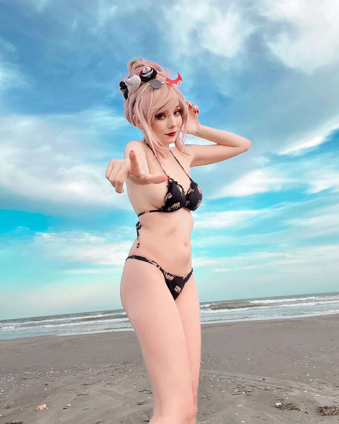 Junko curtindo o verão levando o desespero pra praia 🐻_❄️☀️ (3).jpg