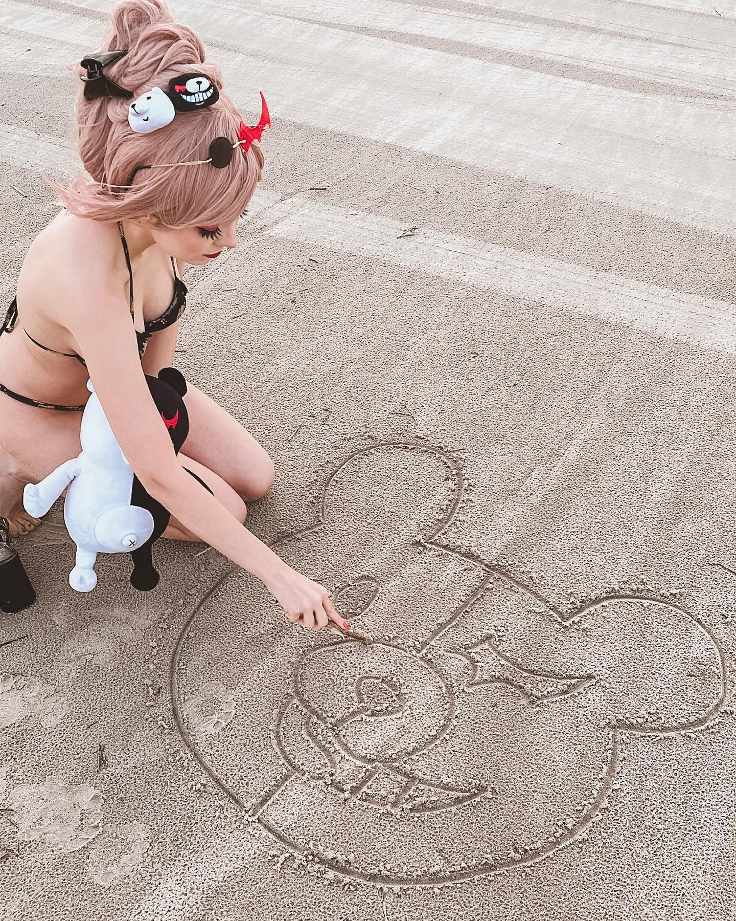 Junko curtindo o verão levando o desespero pra praia 🐻_❄️☀️ (1).jpg