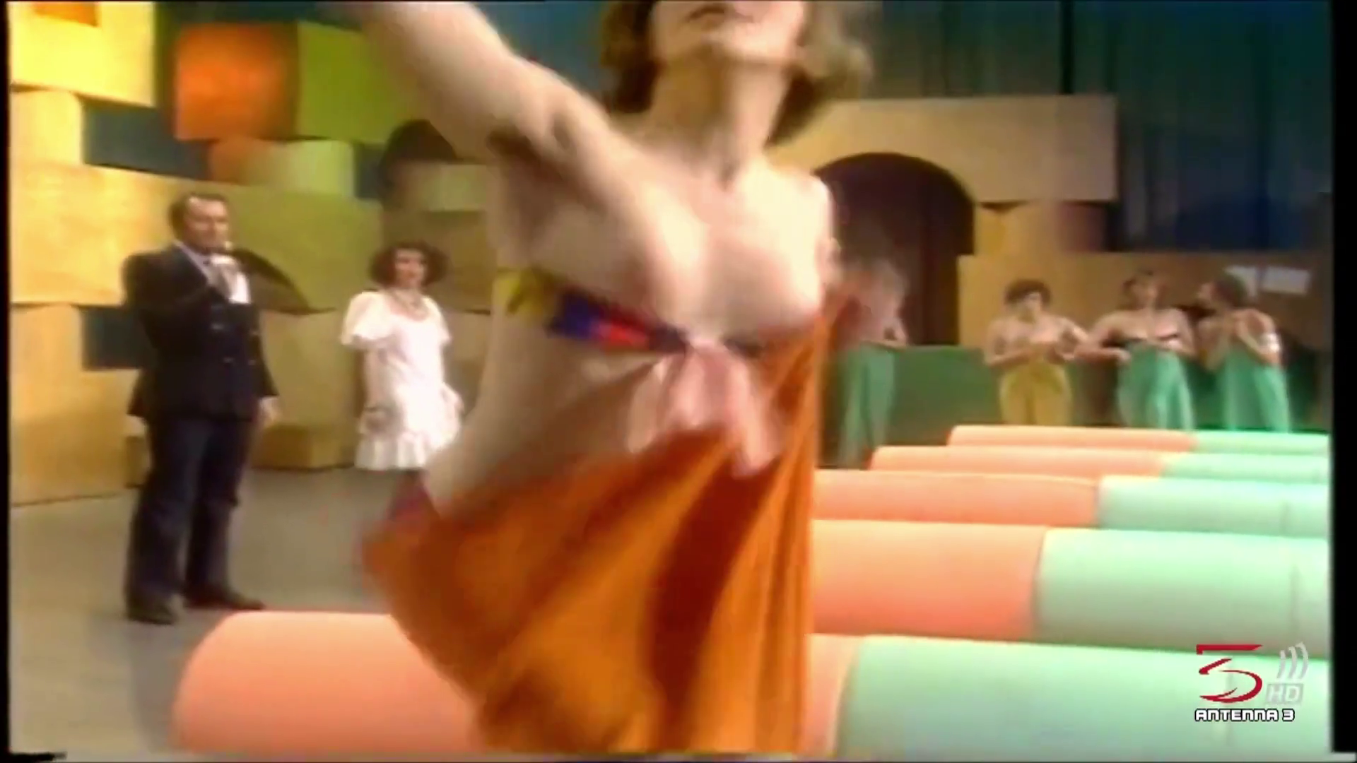La Bustarella - 1984 (2) - sack race 2.png