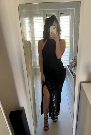 amateur-f-29yo-hotwife-selfie-before-a-night-with-a-new-bu-sShFLb.jpg