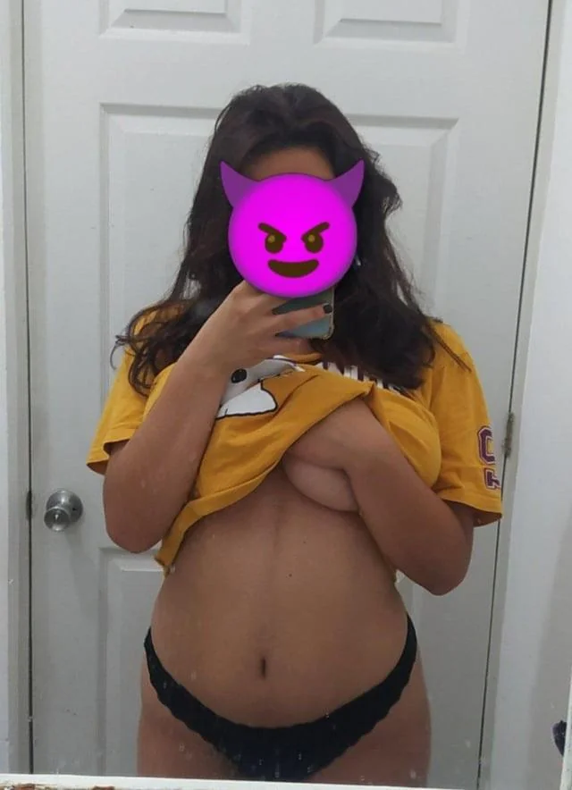 big-tits-and-smilie-v0-2vl66ko2vfmg1.webp