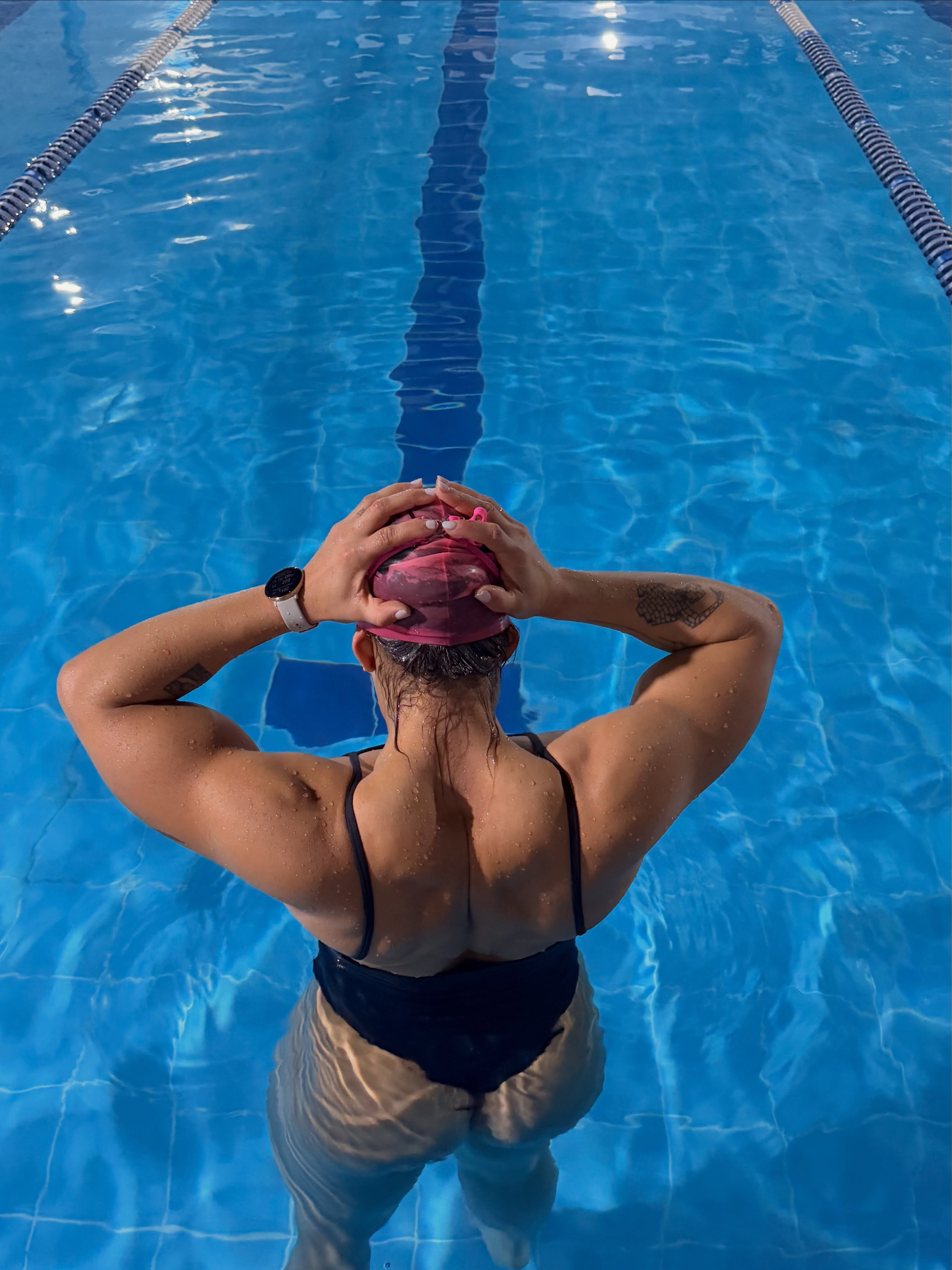 🐠 dia de nataciom_ com direito a testar prova do _pwrdbycoffeegames e descobrir que eu sou capaz de fechar uma prova na piscina 😭😭😭😭🤏🏻_2.jpg