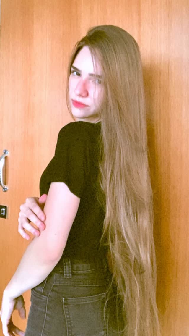evelynrechoficial-thumbnail-DJP0poXvOD4-20250504_184644_495969179.jpg