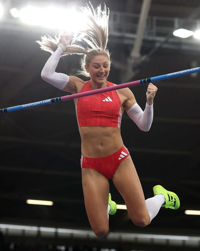 molly-caudery-british-pole-vaulter-v0-s470zheffngf1822662a6d821b614.webp