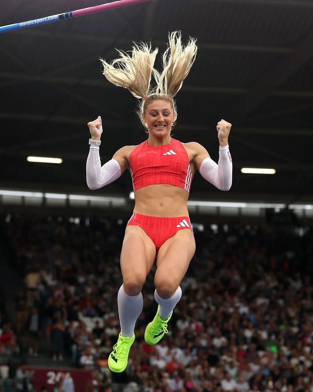 molly-caudery-british-pole-vaulter-v0-zgpoihoffngf1c472321dfe72ebe8.webp