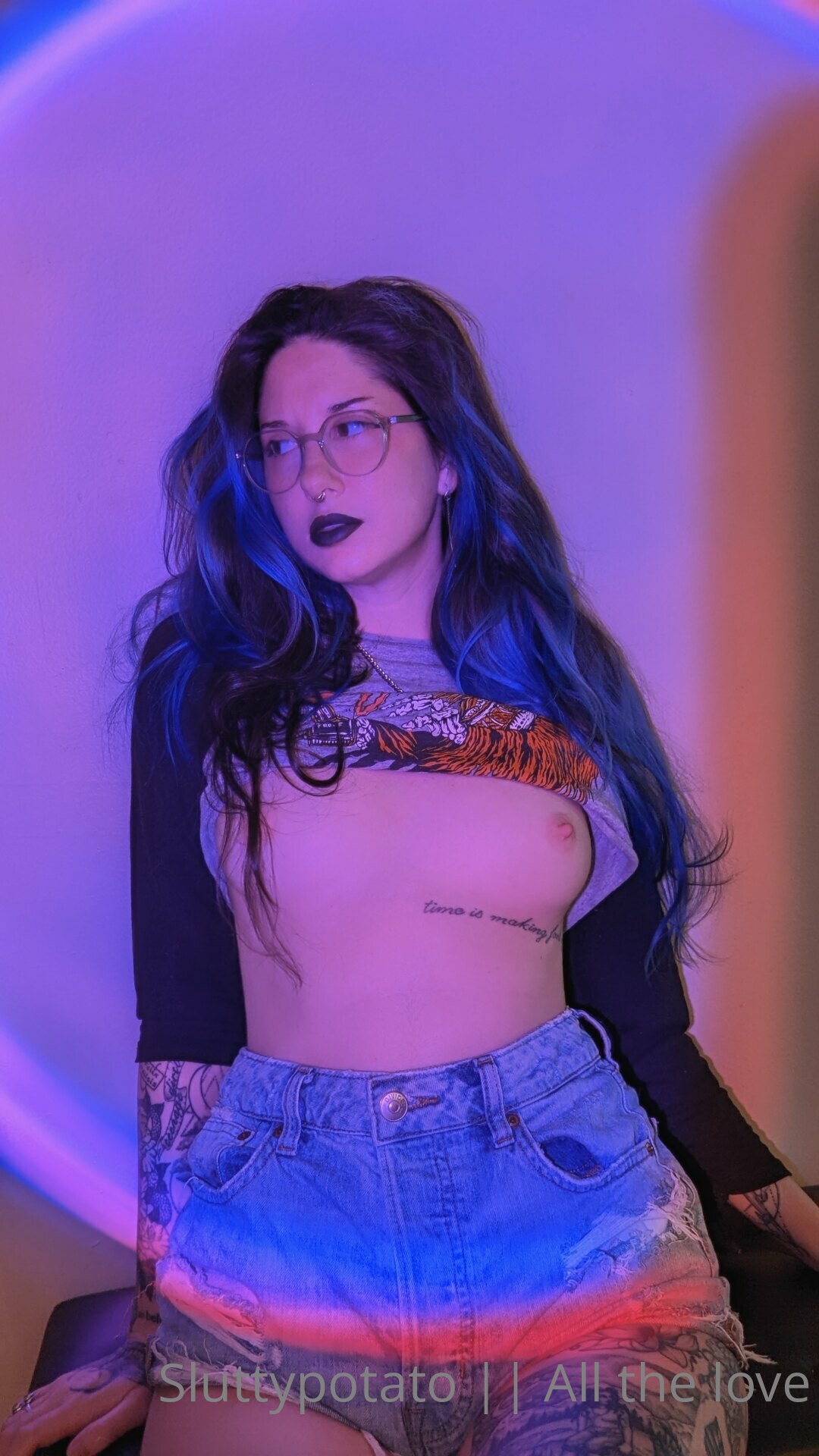 sweater_purple_strip_00002.jpg
