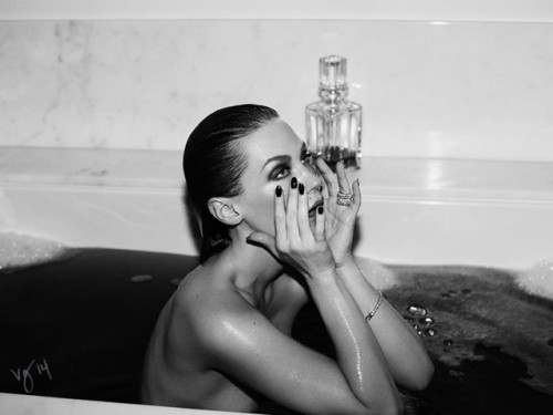 january-jones-nude-04-640x480d36af7c2a9721e8b.jpg