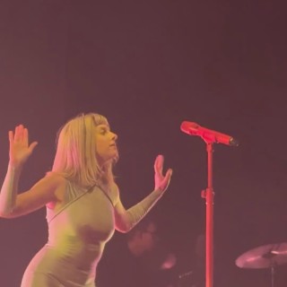 just-goosebumps-and-chills-throughout-the-entire-concert-ily-aurora-sonically-and-all-that-you-stand-for13.mp4_20250206_122008.443fa6b93b0a1fa9bc4