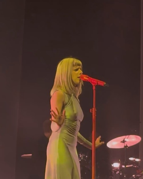 just-goosebumps-and-chills-throughout-the-entire-concert-ily-aurora-sonically-and-all-that-you-stand-for13.mp4_20250206_122104.253b292f69128a056c8.jpg