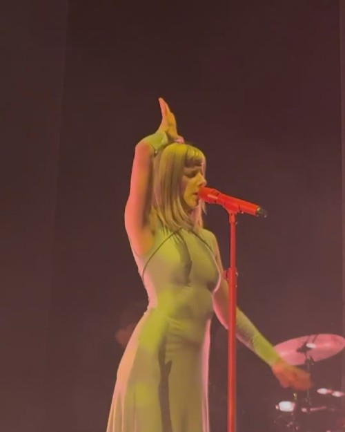 just-goosebumps-and-chills-throughout-the-entire-concert-ily-aurora-sonically-and-all-that-you-stand-for13.mp4_20250206_122130.2219bbd7ab63e579ba3.jpg