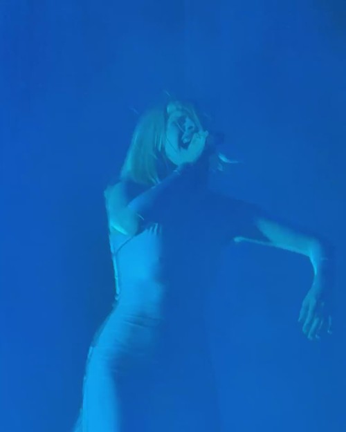 just-goosebumps-and-chills-throughout-the-entire-concert-ily-aurora-sonically-and-all-that-you-stand-for16.mp4_20250206_121544.472e3451a74e62e1b17.jpg