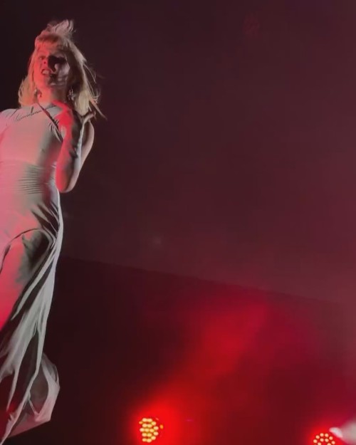 just-goosebumps-and-chills-throughout-the-entire-concert-ily-aurora-sonically-and-all-that-you-stand-for4.mp4_20250206_122719.136a3bf247de46937d8.jpg