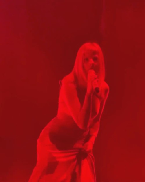 just-goosebumps-and-chills-throughout-the-entire-concert-ily-aurora-sonically-and-all-that-you-stand-for6.mp4_20250206_122502.889aee8fe24948f4a4e.jpg