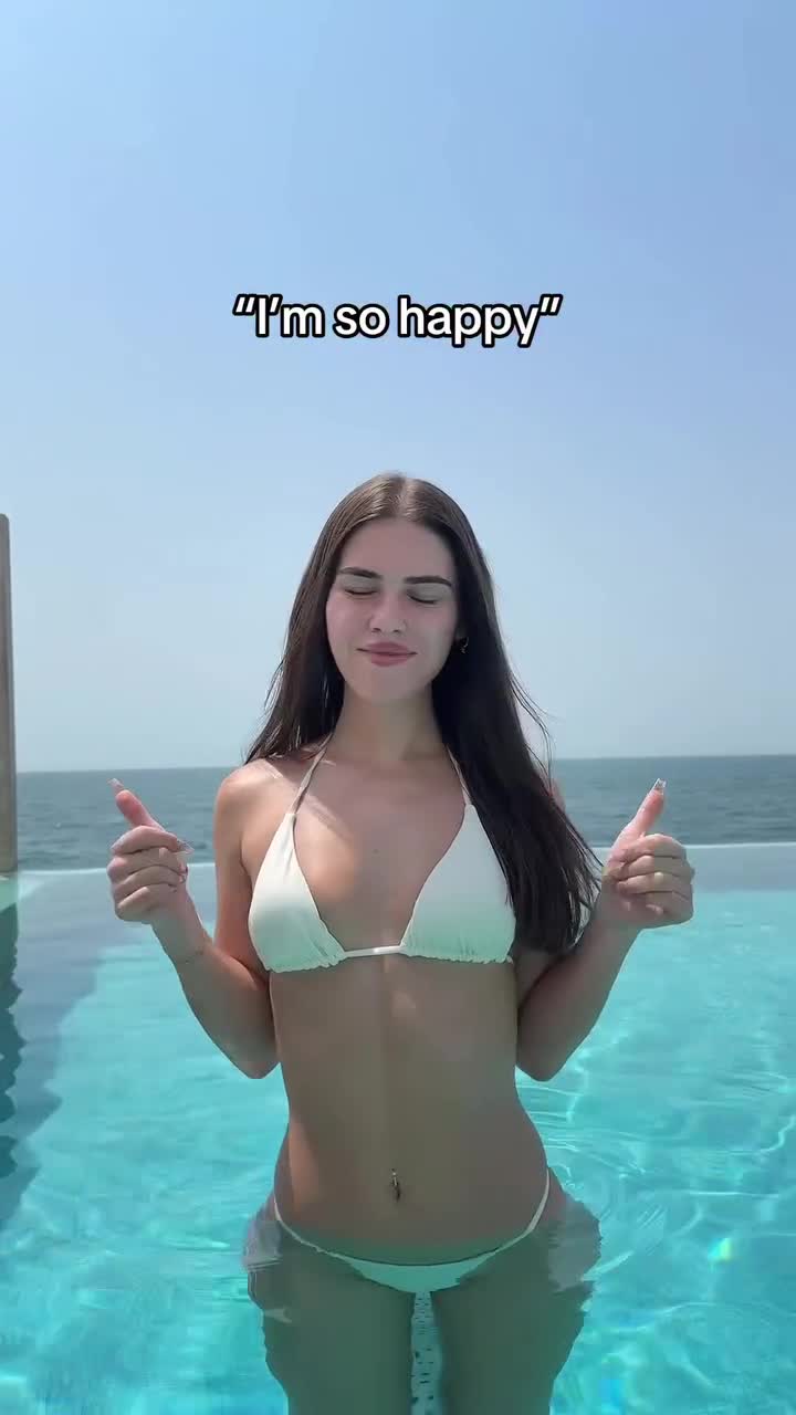leah-halton-thong-bikini7e9b6417acd6a2f6.mp4