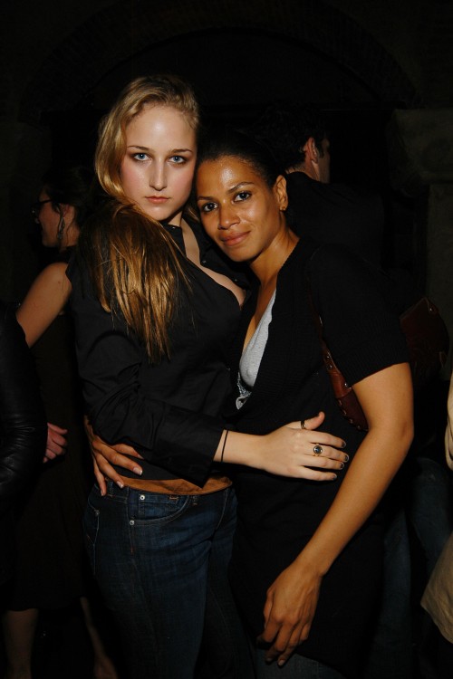 leelee_sobieski_nipple_slip_GfC2Xtx3ce40fd0f74f7e5c.jpg