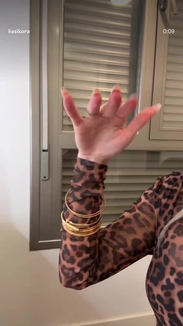 liasikora_1761955139_1701632680cf9ece891a7f905b.mp4