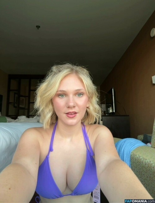 lily-brooks-o-briant_00647ff4cbb28c8bb90d.jpg