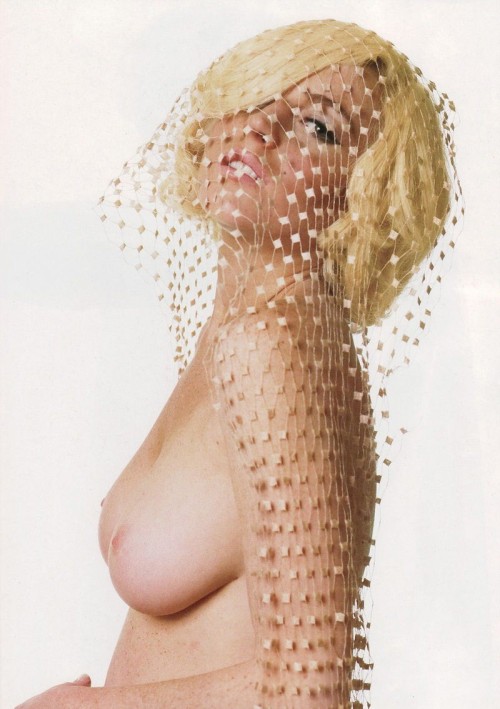 lindsay-lohan-golaya-1787d8d3bc78853376.jpg