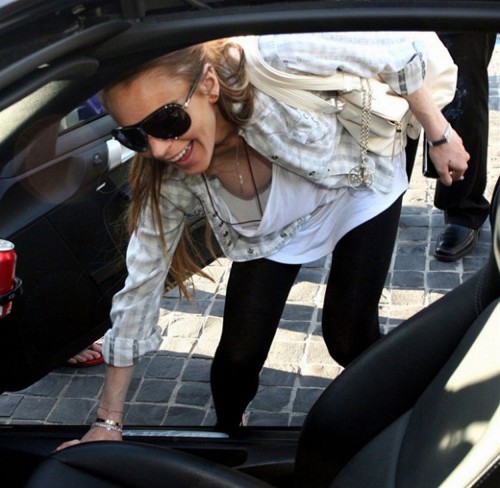 lindsay-lohan-golaya-419ee3b0be46c577b9.jpg