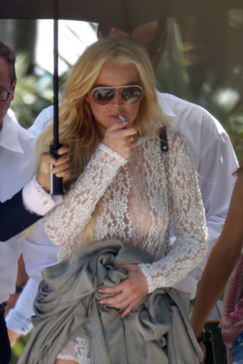 lindsay-lohan-golaya-42c51b47684285915a.jpg