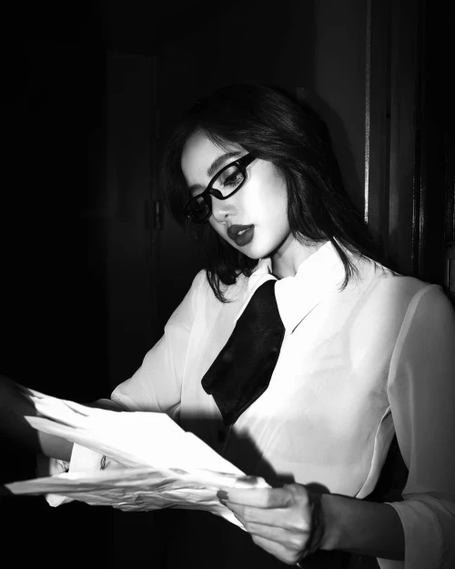 lisa-blackpink-crazy-horse-paris-behind-the-scenes-v0-uw1y2z8nhesb193a9e934229909e7.webp