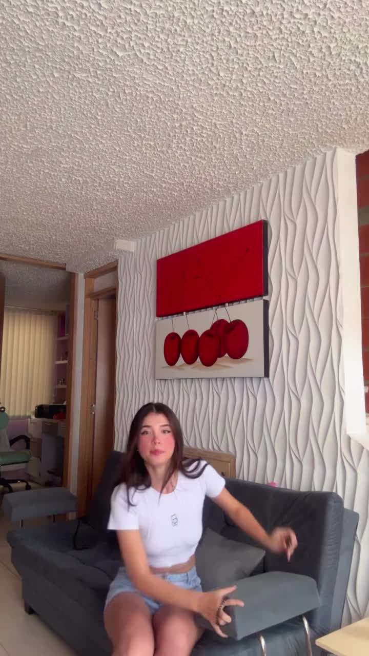 lu_valenciaz_1756137316_14645744690cf2e3e9b7214eee4.mp4
