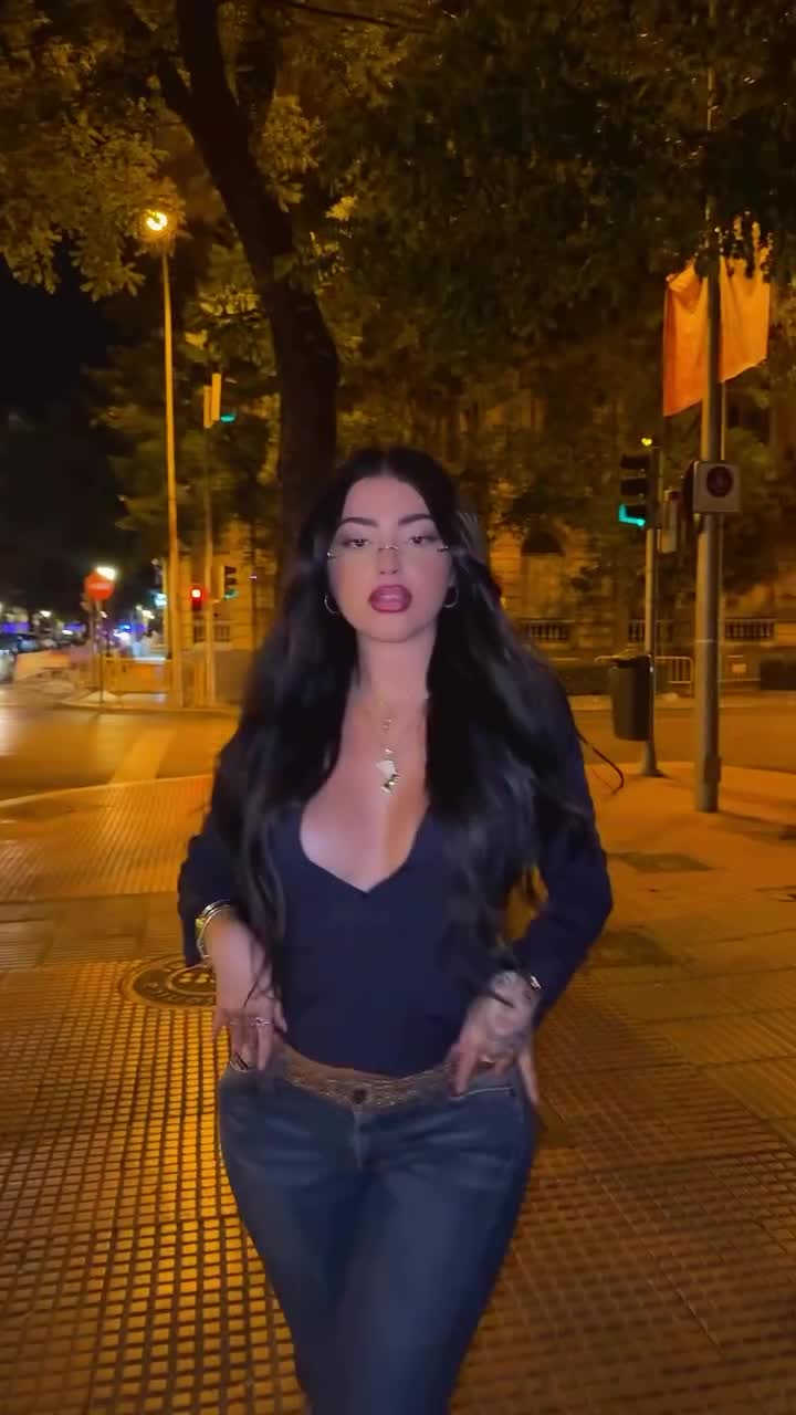 malu-insta2246a30c446ef6c9.mp4