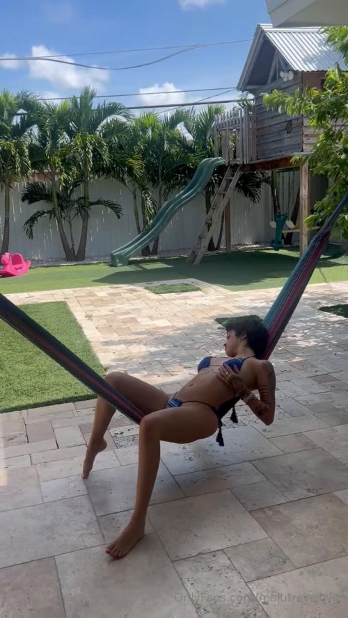 malu_trevejo_bikini_bts_photoshoot_onlyfans_video_leaked-UVLVXC015b346397dc2c46.jpg