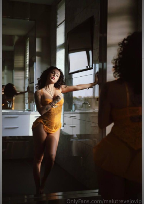 malu_trevejo_sexy_lingerie_teasing_onlyfans_set_leaked-FPAWTL98e2308749673acd.jpg