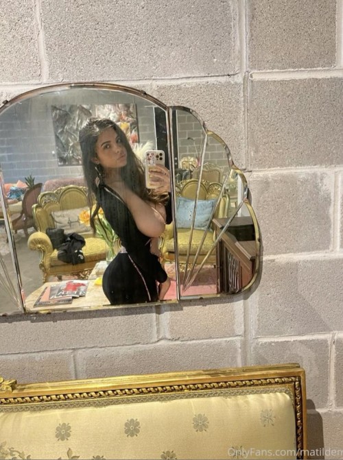 mati_marroni_nude_selfies_onlyfans_set_leaked-MEEAHK1b3d4f2e0585f189.jpg