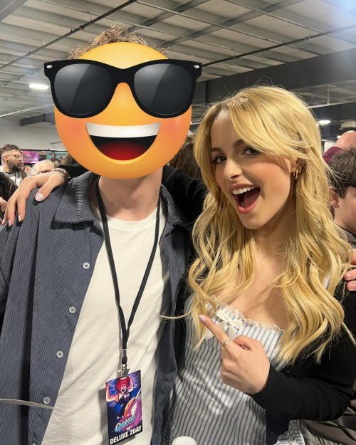 mckenna-grace-Nashville-celebrity-comic-con-on-1-march-2025-5fe835605458582a0.jpg
