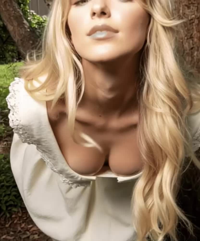 mckenna_grace_boobs_tease.mp4