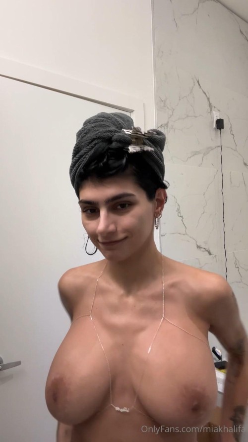 mia_khalifa_nude_dressing_onlyfans_video_leaked-DLPHYZc7f4bd49444d732d.jpg